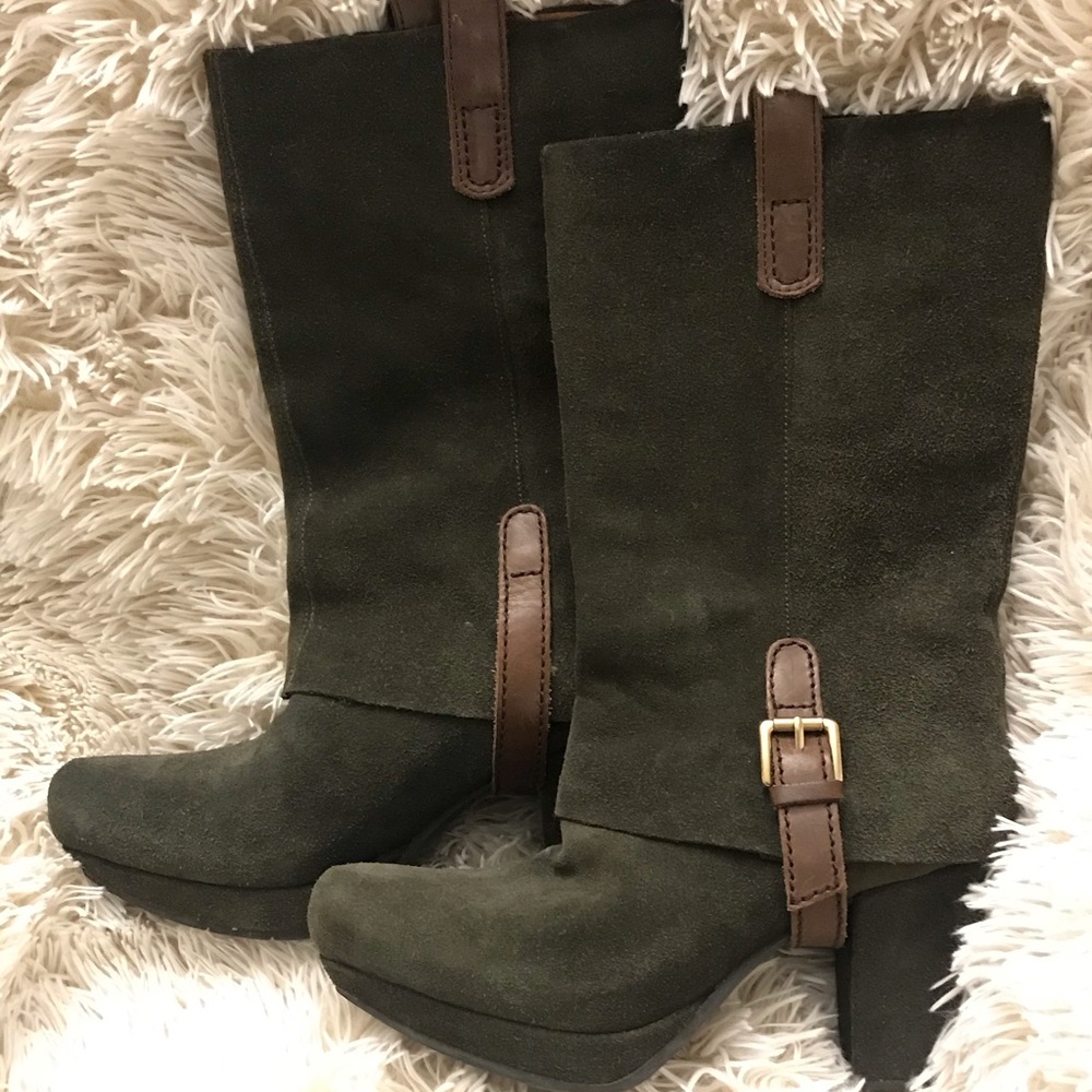 Earthies sage green 3-4 boots